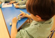 Experts pronostiquen el tancament de moltes aules a la tardor