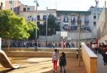 Barcelona torna a obrir els patis escolars